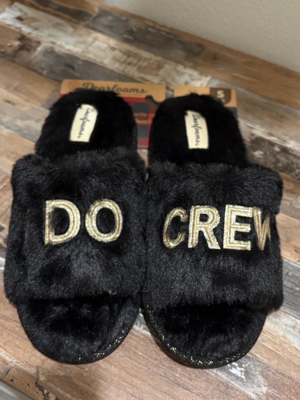 “I Do Crew” Dearfoams Black Faux-Fur Slide Slippers with Gold Embroidery. NWT